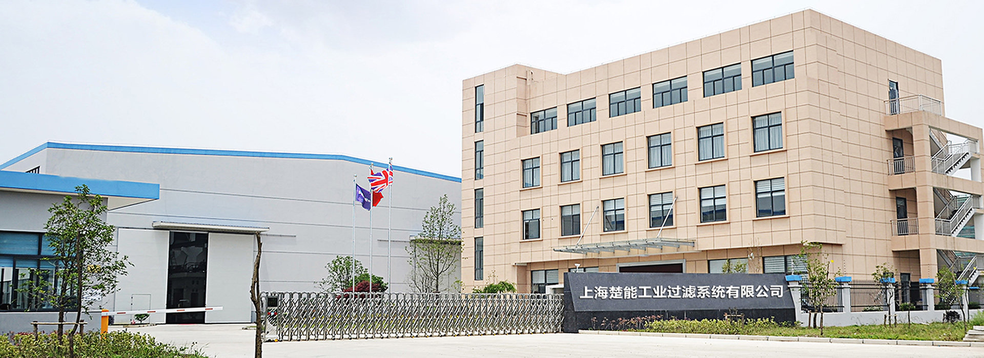 全自動自清洗過濾器通過高效的機械式刮除方式，將濾元表麵積累的顆粒雜質自動清除